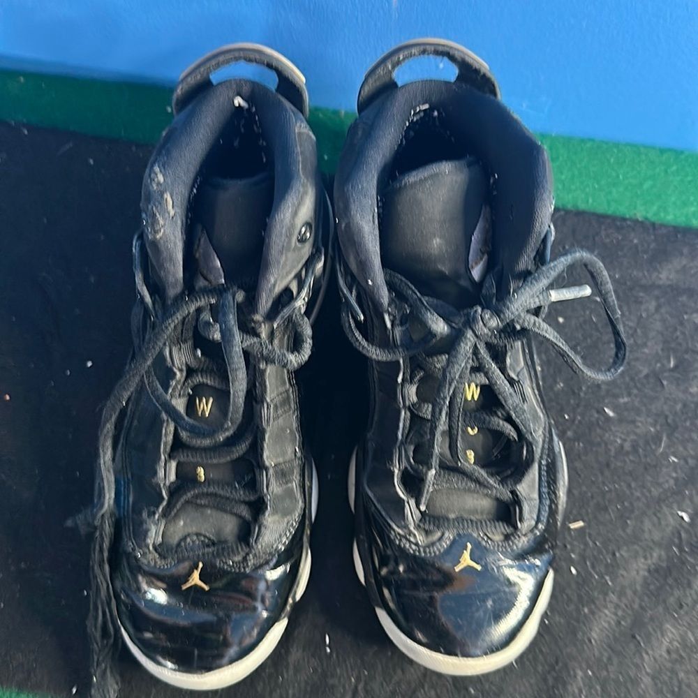 Nike Boys Air Jordan 6 Rings Youth Size 2Y Black & Gold